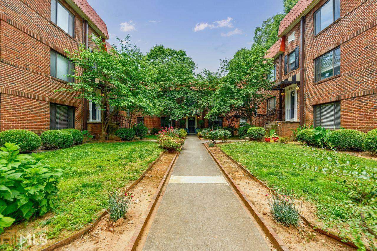 692 Argonne Ave - Photo 1
