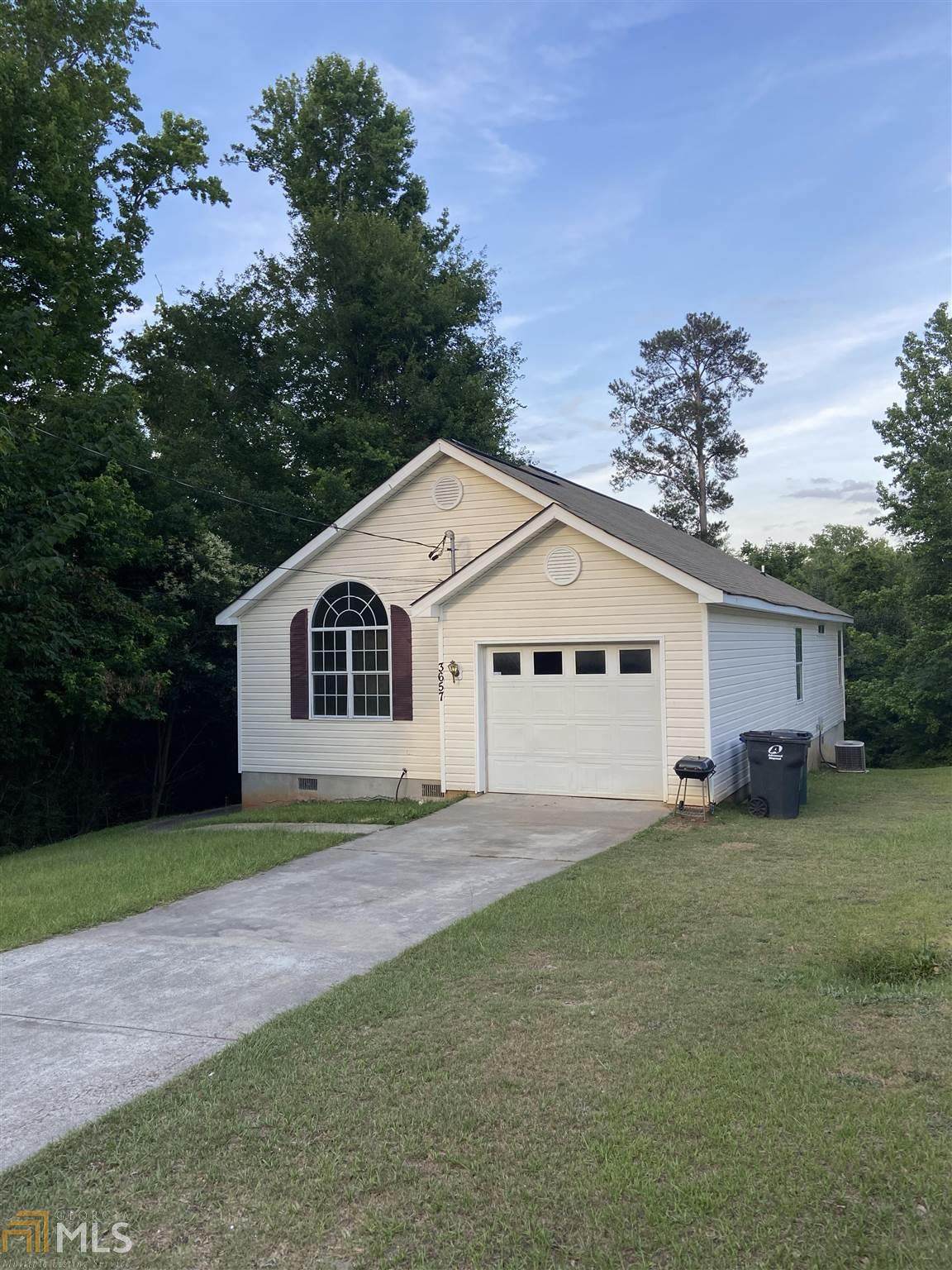 3657 Lindsey Dr - Photo 1