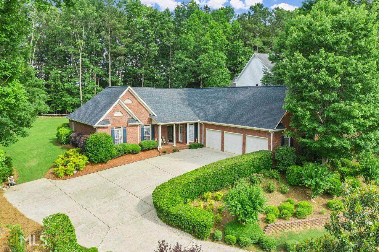 590 Fairway Dr - Photo 1