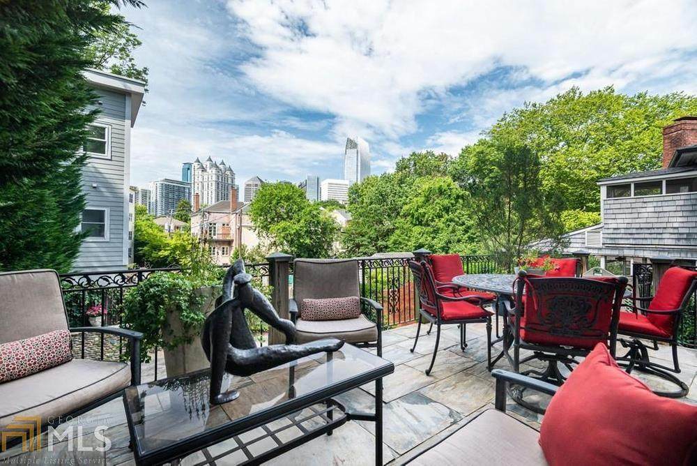 35 Walker Terrace Ne - Photo 1