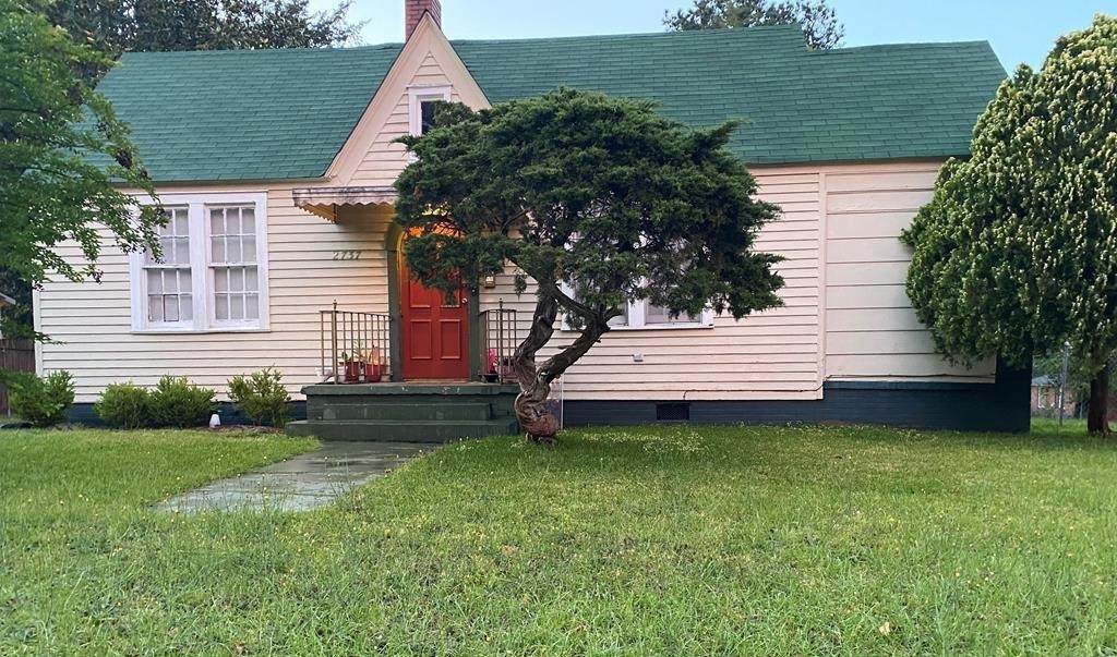 2737 Pecan Street - Photo 1