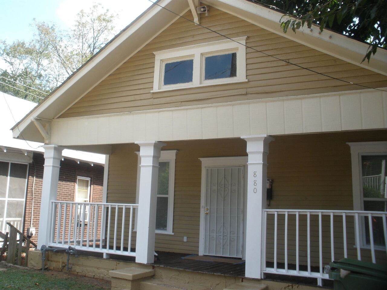 880 Oakhill Avenue - Photo 1