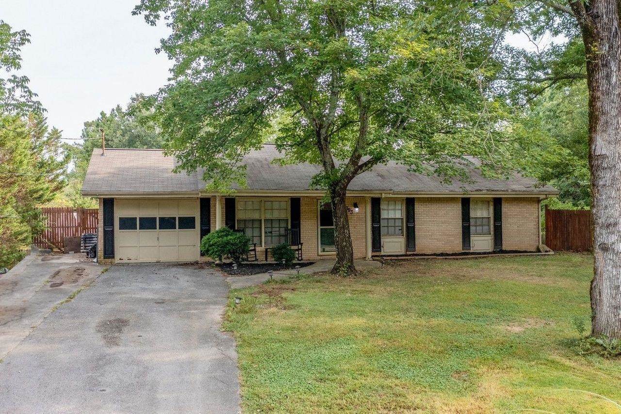 393 Dogwood Lane - Photo 1