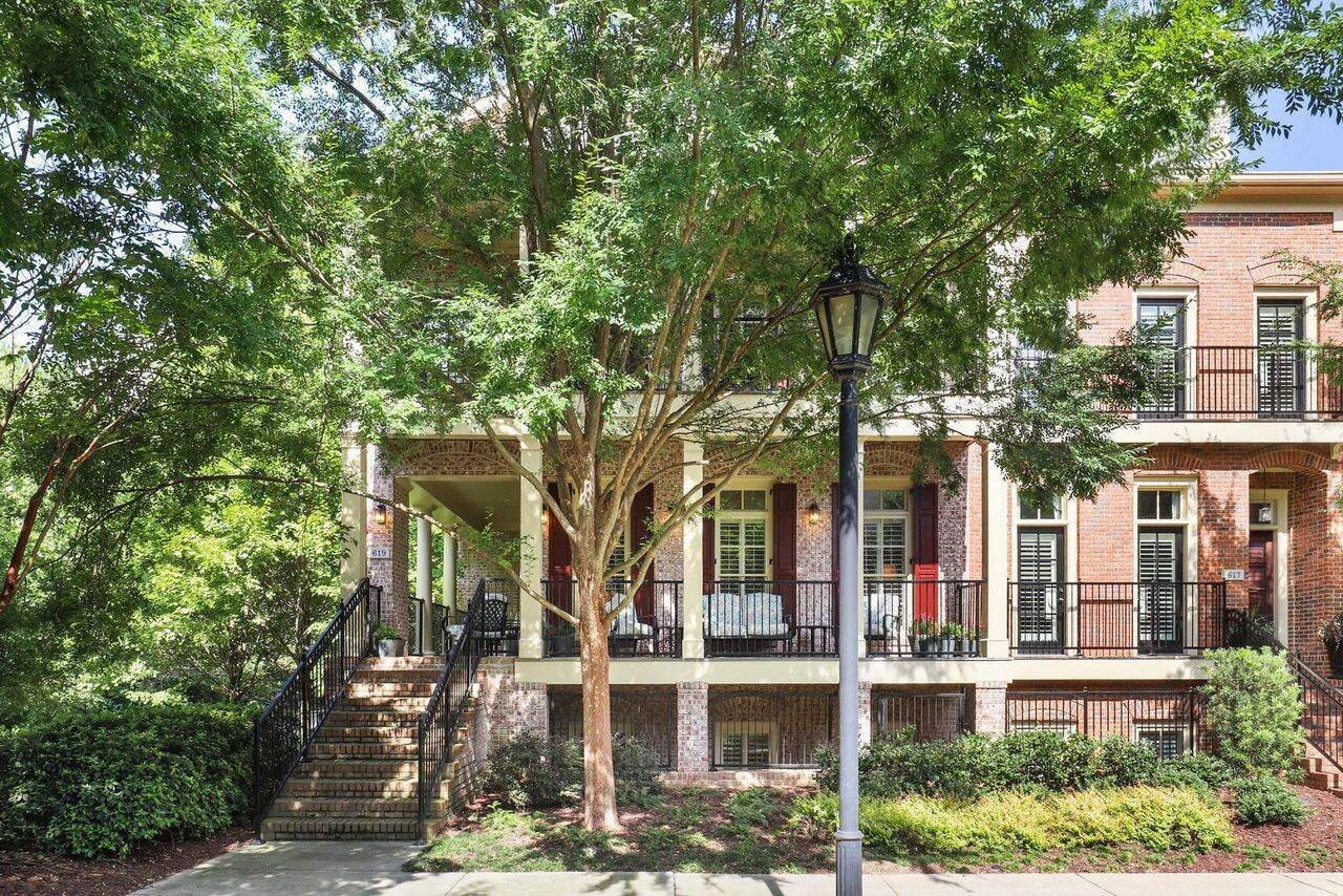 619 Riverlawn Court - Photo 1
