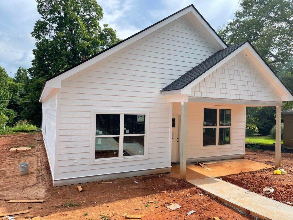 694 Railroad Avenue - Photo 1
