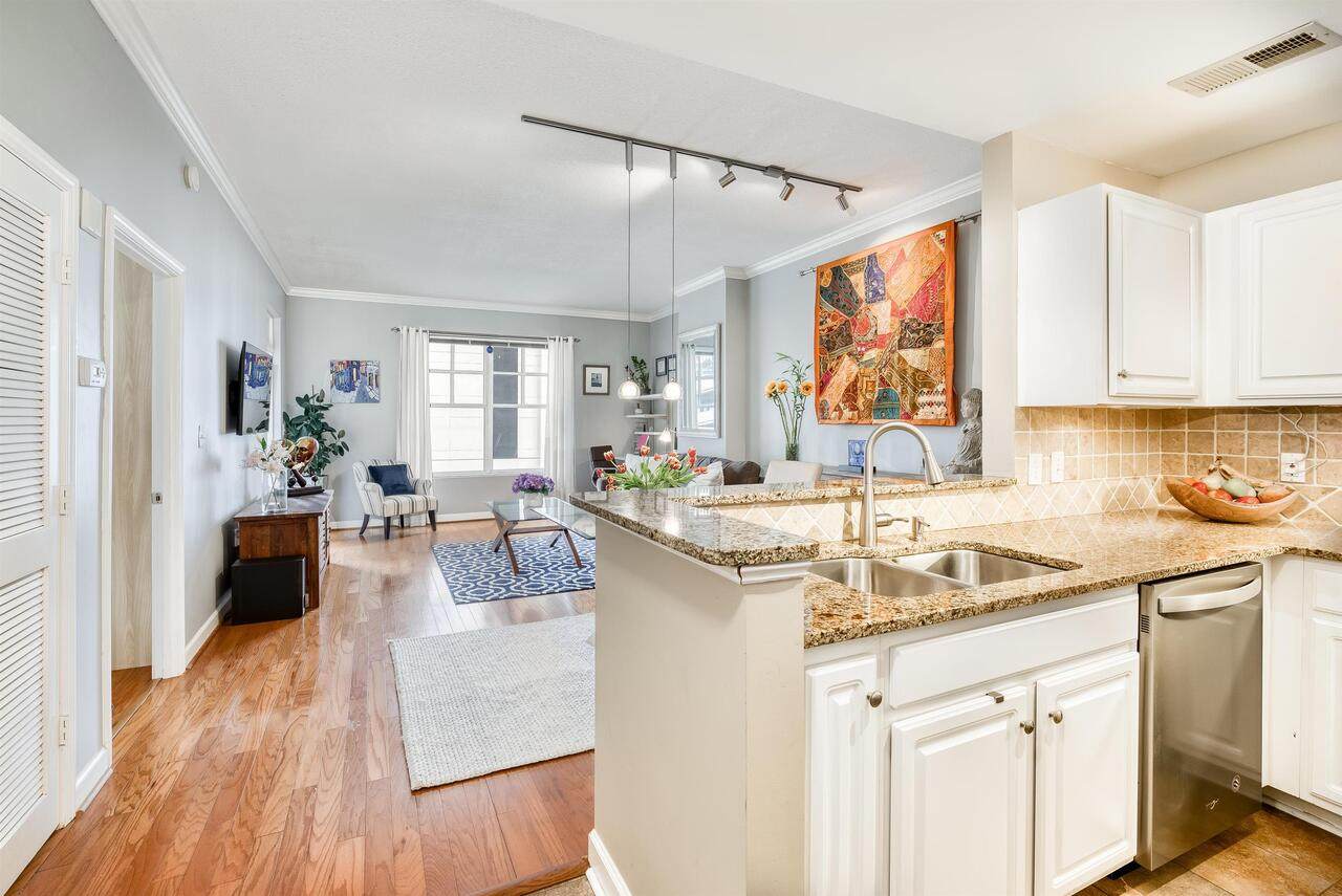 1101 Juniper - Photo 1