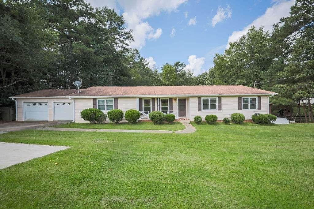 1445 Acworth Due West Road - Photo 1