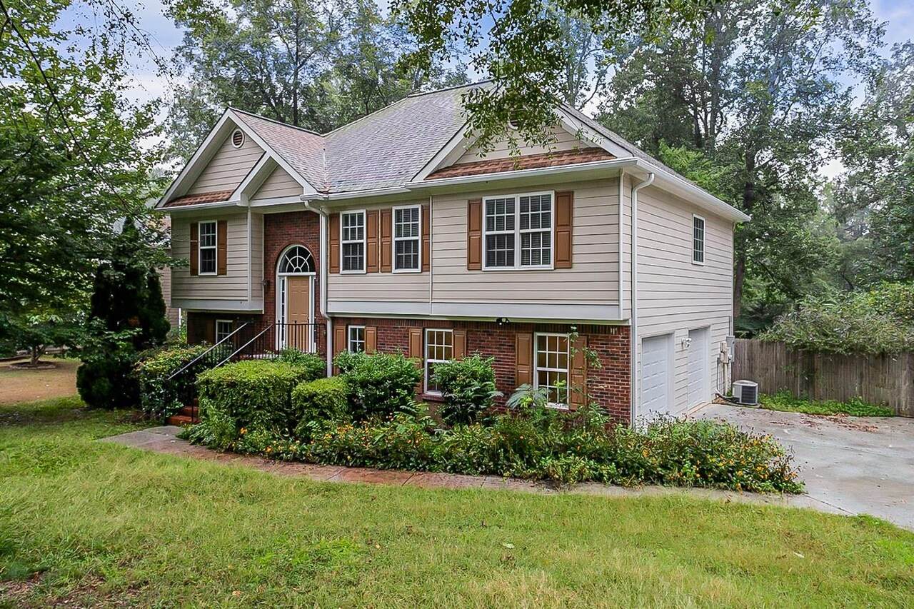 945 Whitehead - Photo 1
