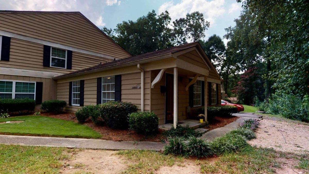 1300 Surrey Lane - Photo 1
