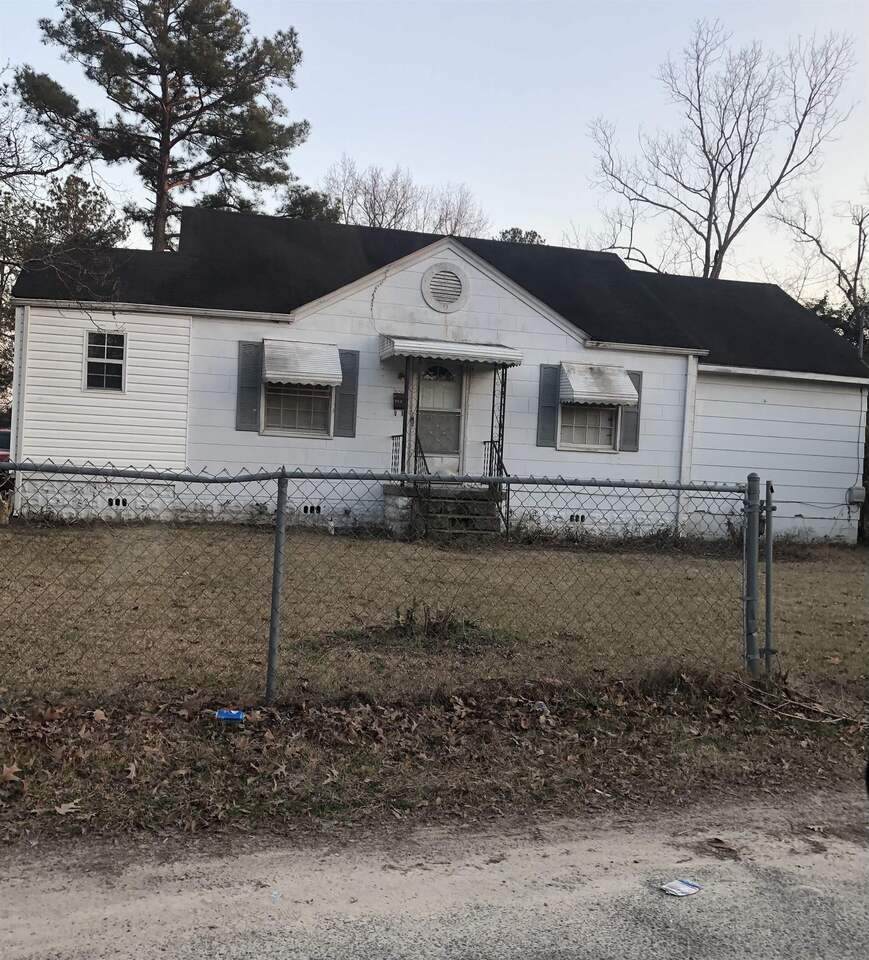 702 Stovall - Photo 1
