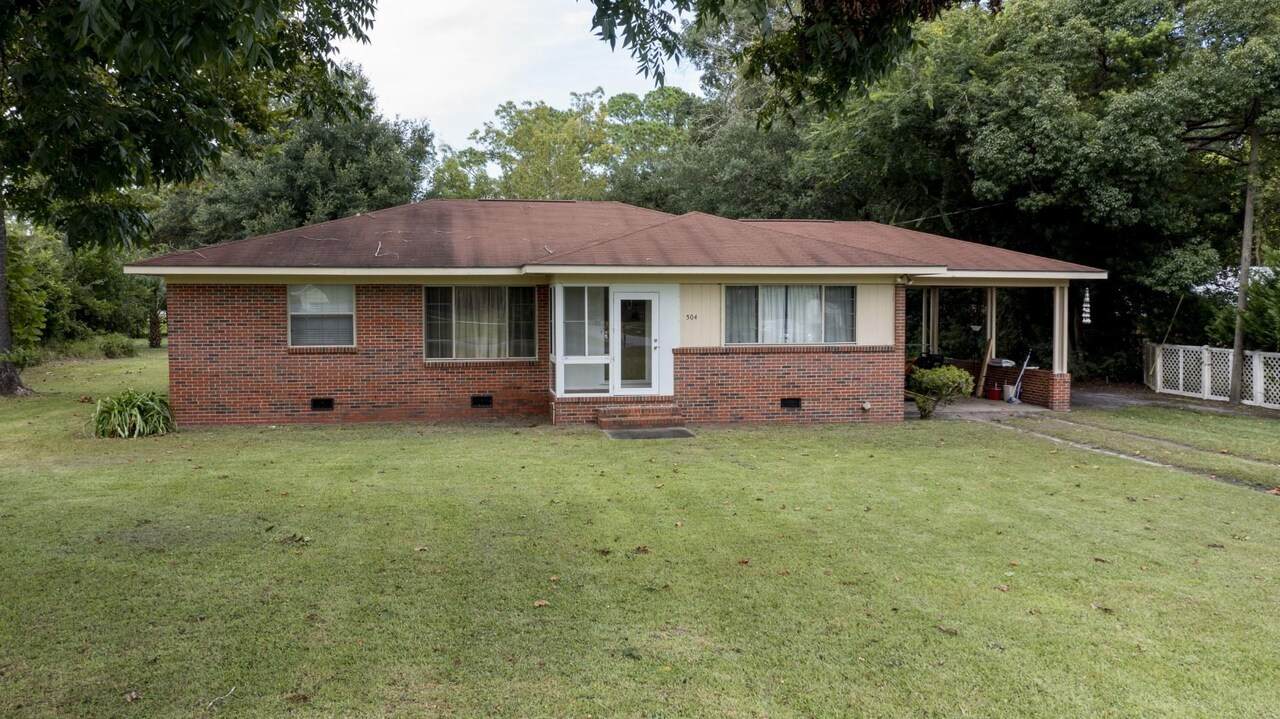 504 Bowen Street - Photo 1