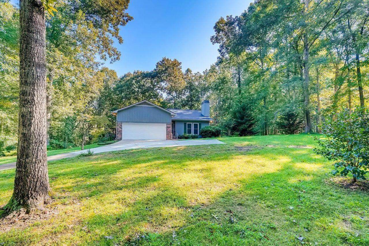 2864 Woodbriar Drive - Photo 1