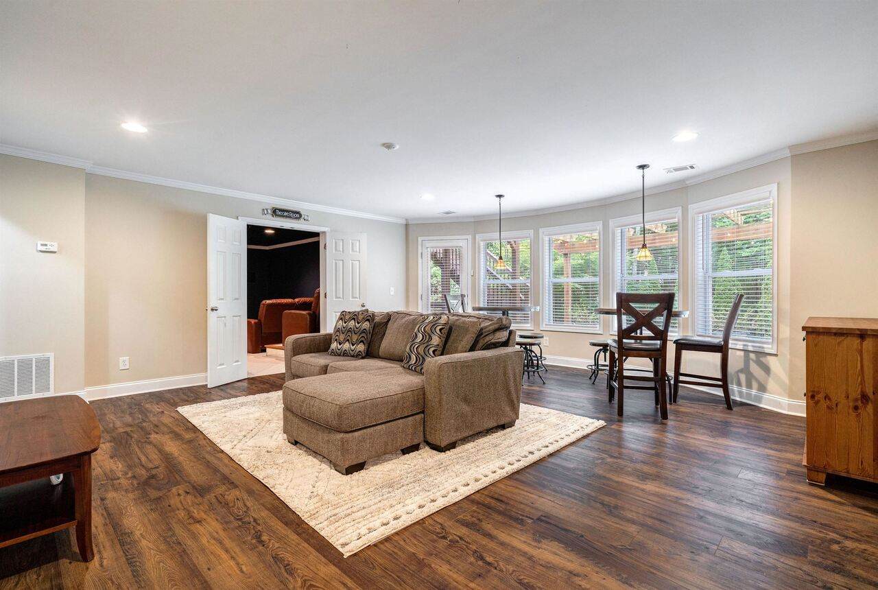 525 Melvin Drive - Photo 1