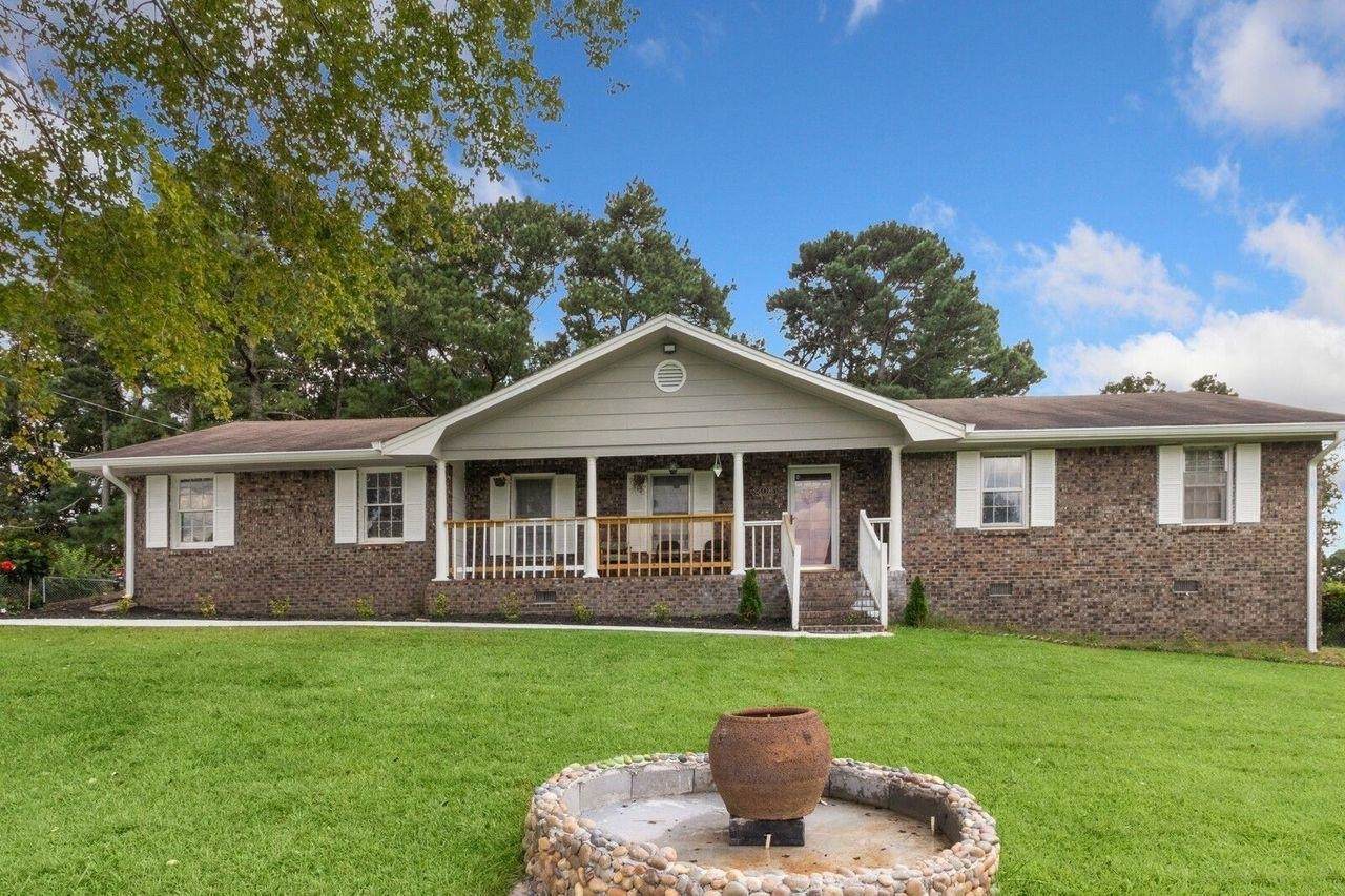 2058 Englewood Way - Photo 1
