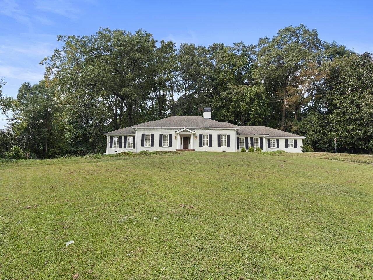 925 Paces Ferry - Photo 1