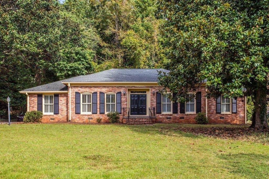 1822 Queens Way - Photo 1