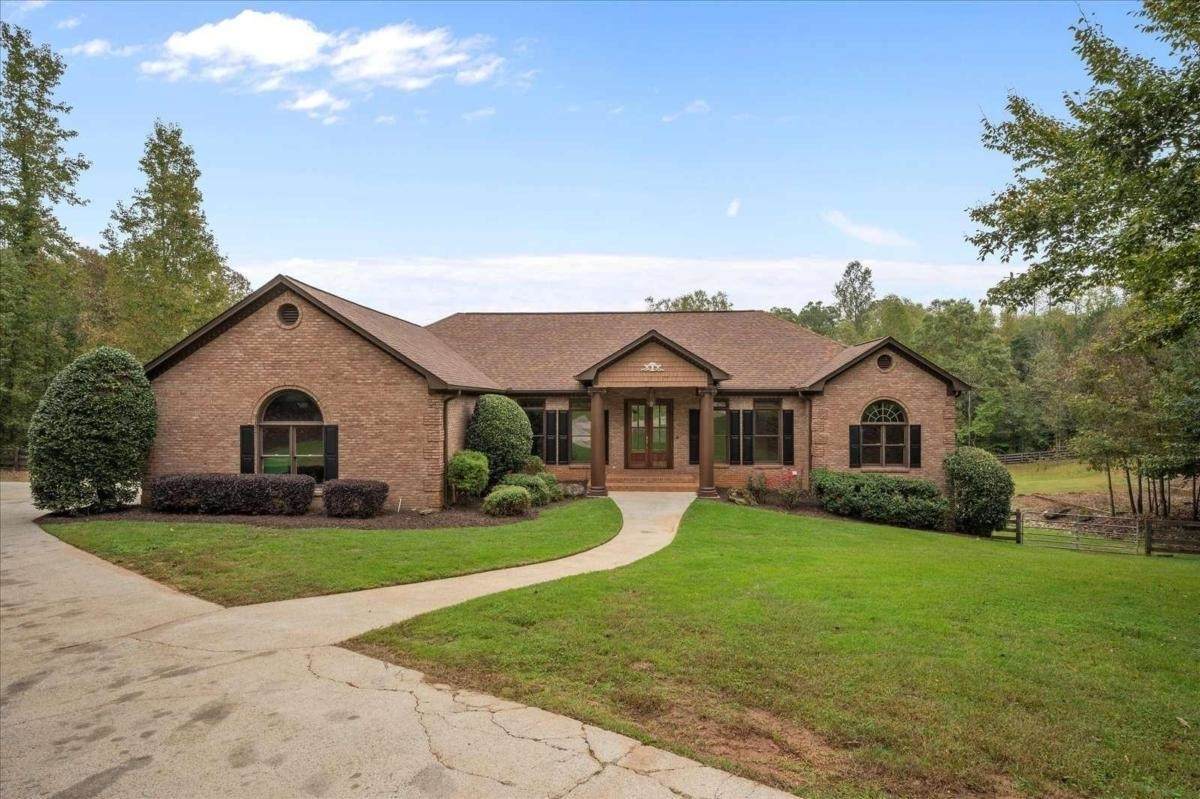 104 Rowe Lane - Photo 1