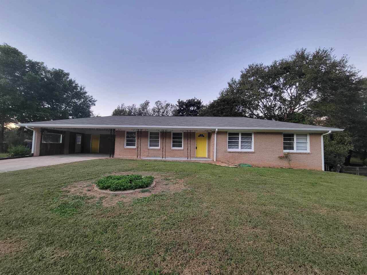 2655 Lakeview Drive - Photo 1