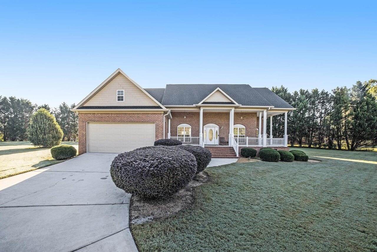 279 Wellington Drive - Photo 1