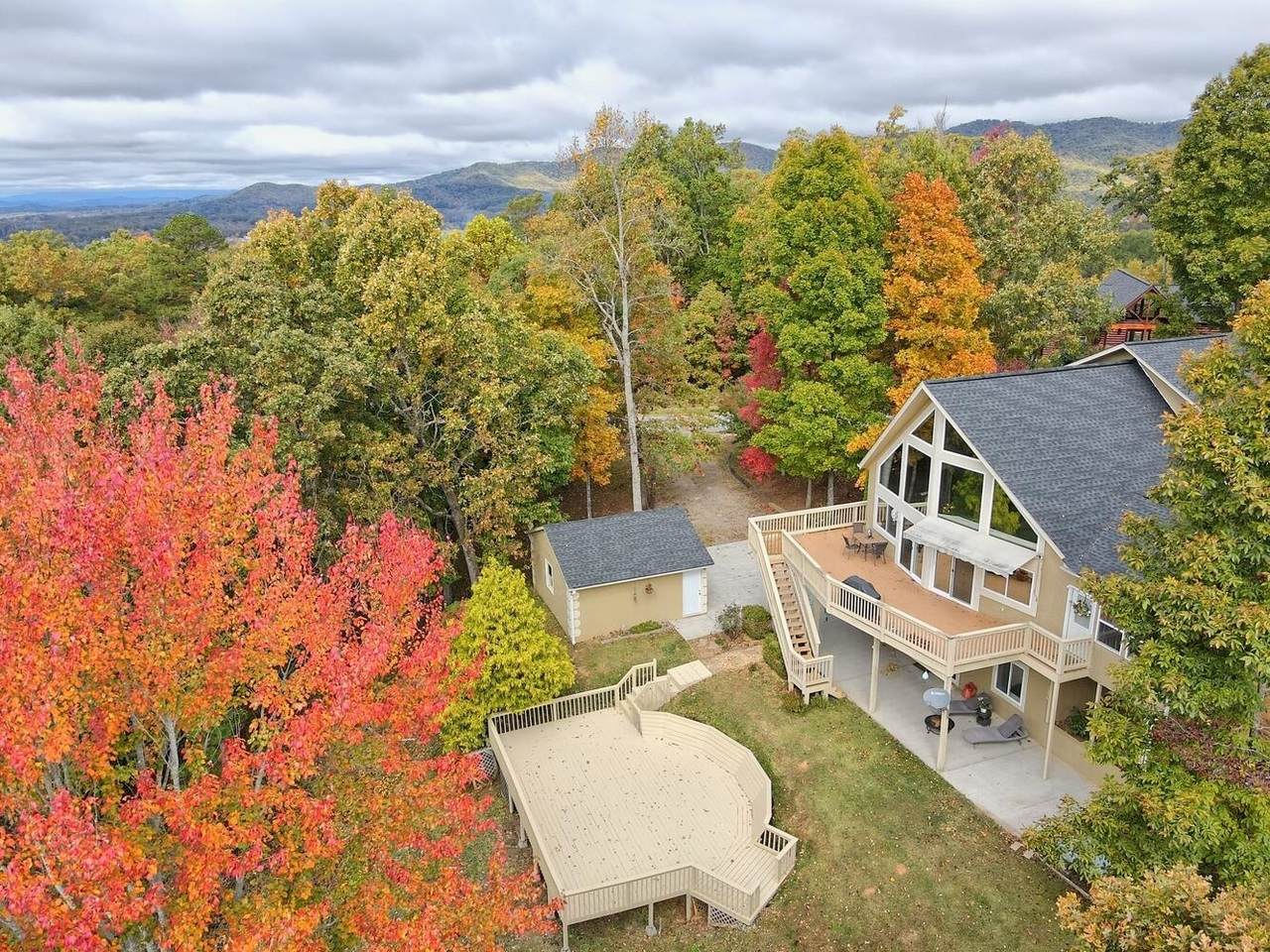 872 Summit Way - Photo 1