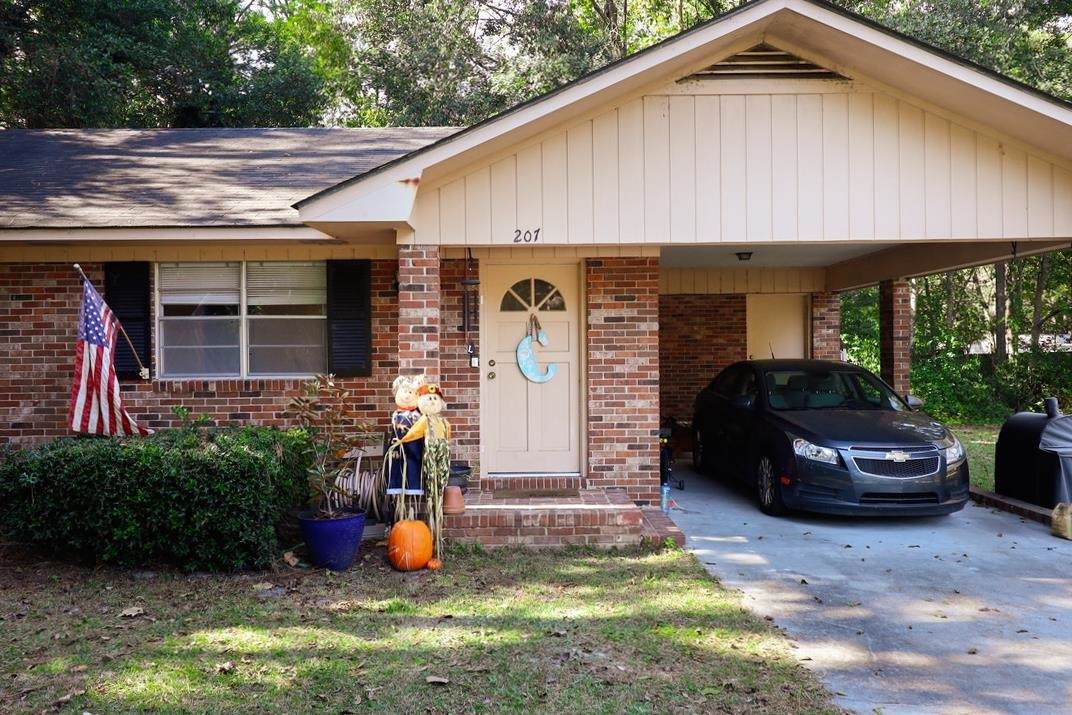 207 Warnock - Photo 1