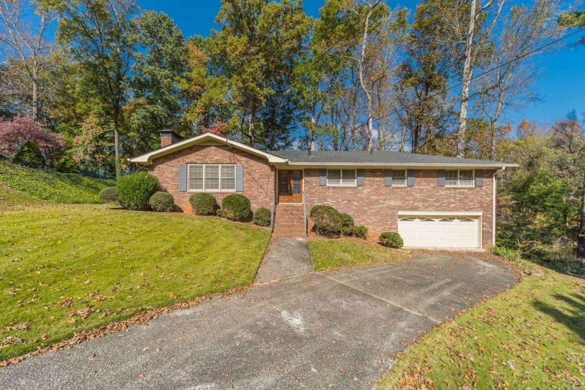 2569 Kingswood Drive - Photo 1