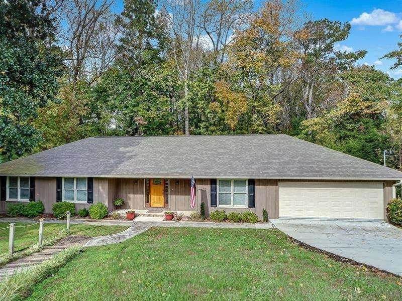 2428 Fontainebleau Drive - Photo 1