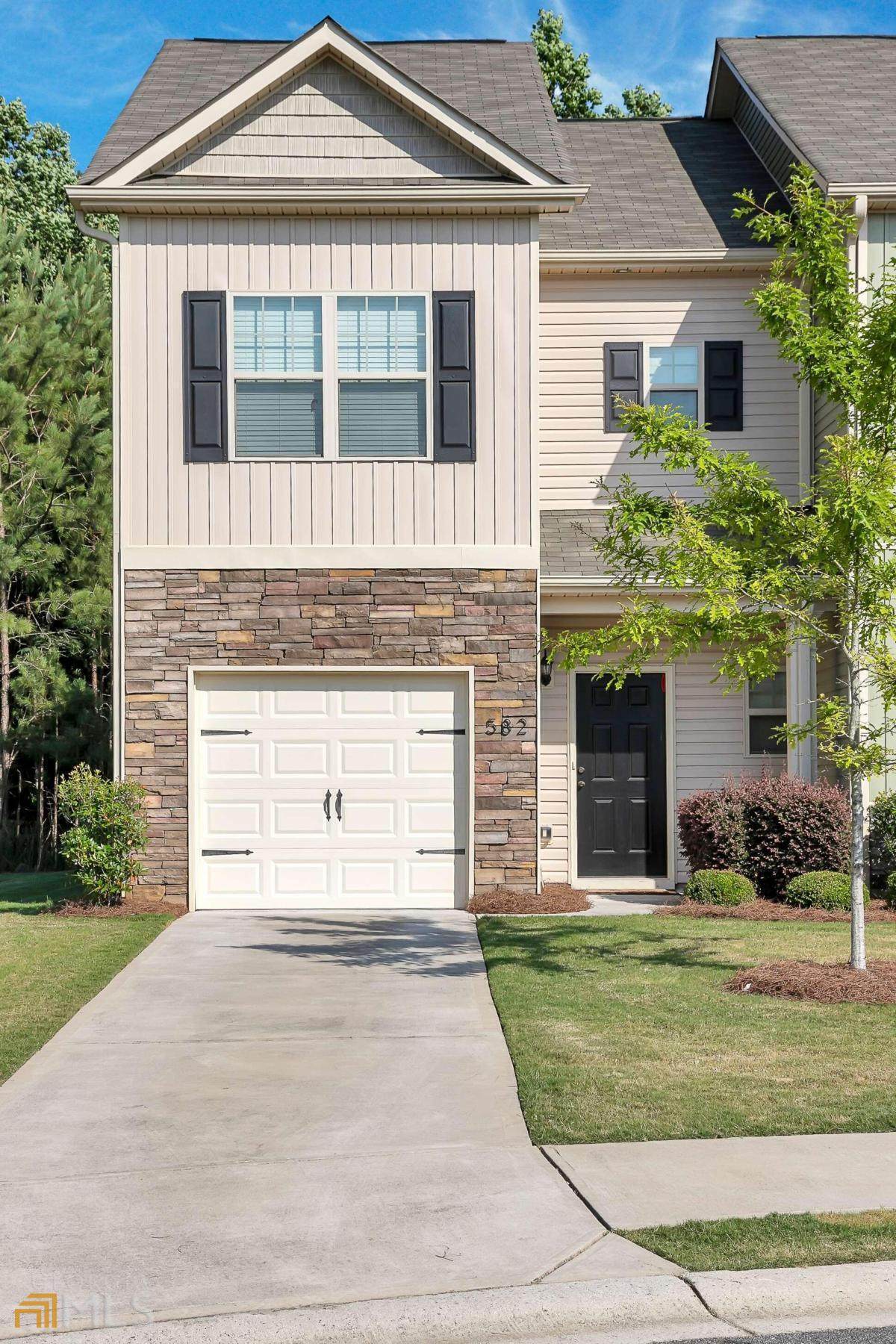 582 Oakside Place - Photo 1