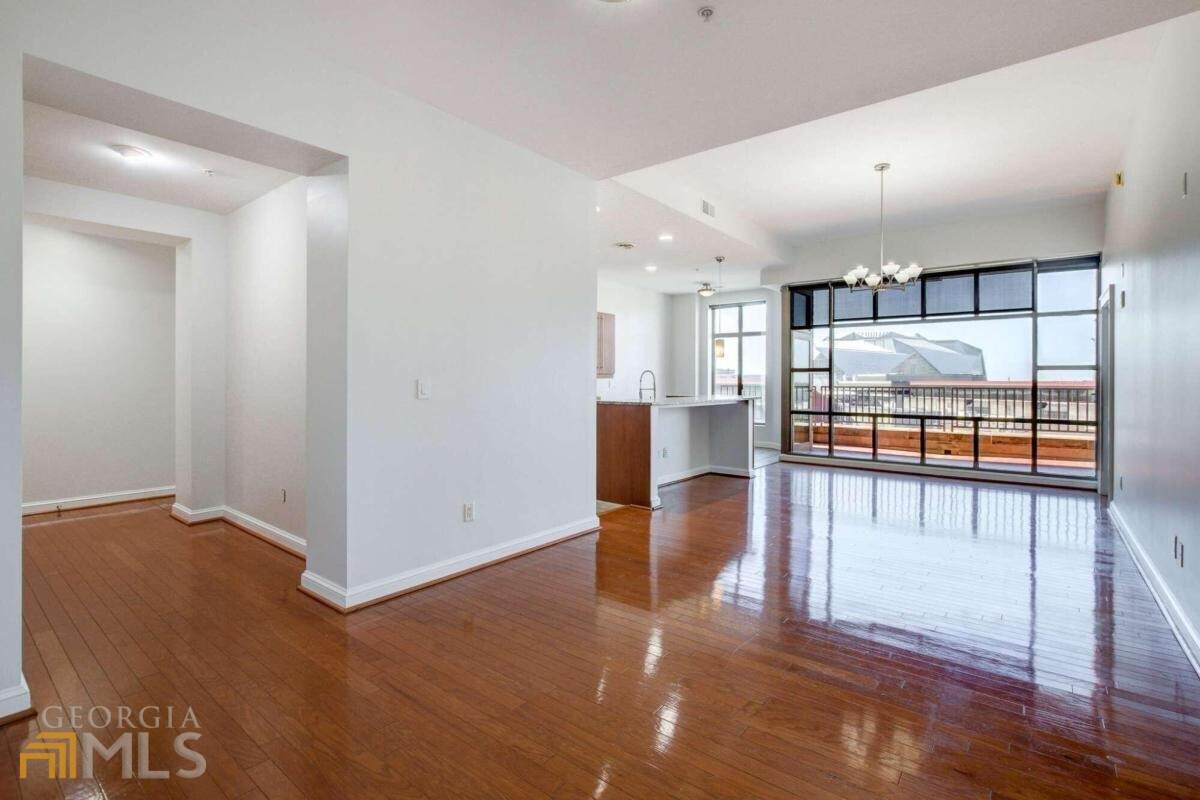 250 Park Avenue West - Photo 1
