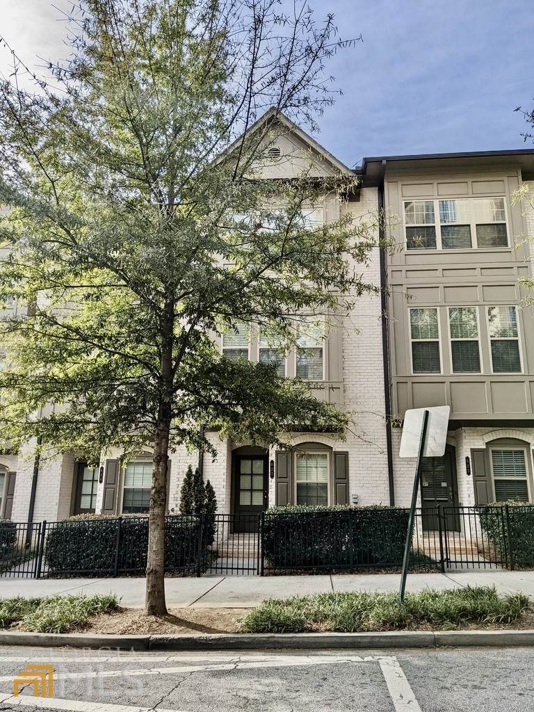 627 Broadview Place - Photo 1