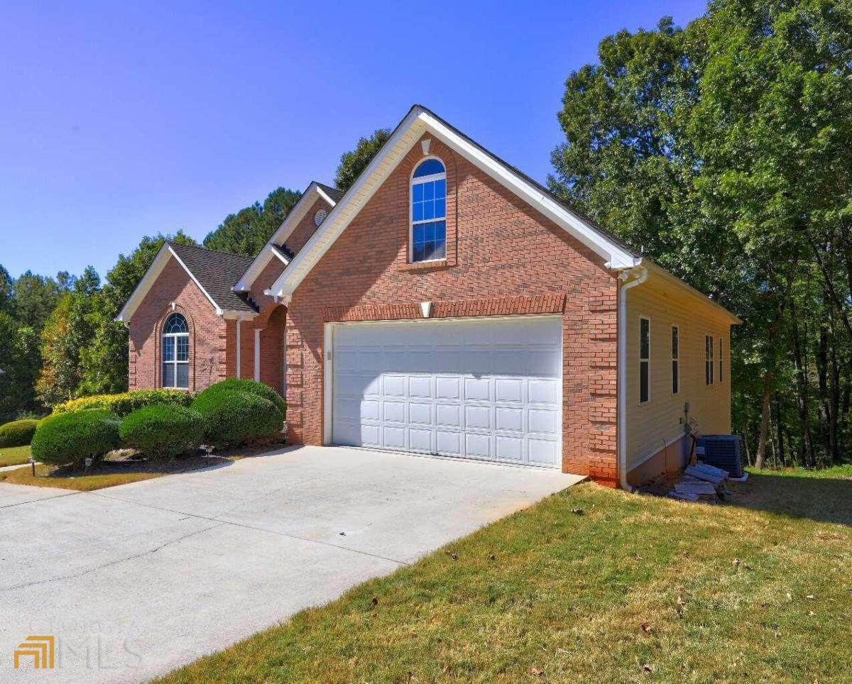 560 Clearbrook Drive - Photo 1