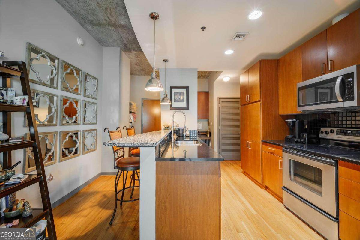 943 Peachtree Street - Photo 1