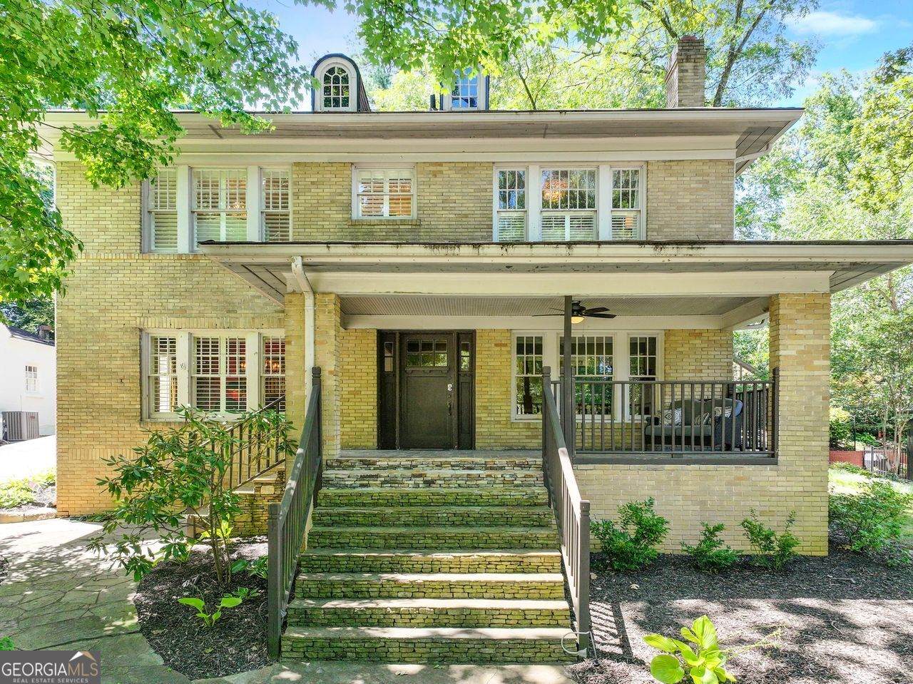 405 Brentwood Drive - Photo 1