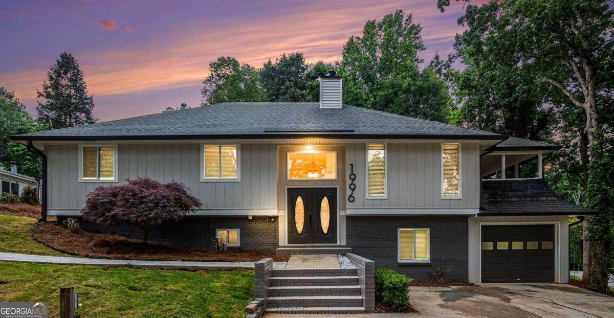 1996 Briarwood Drive - Photo 1