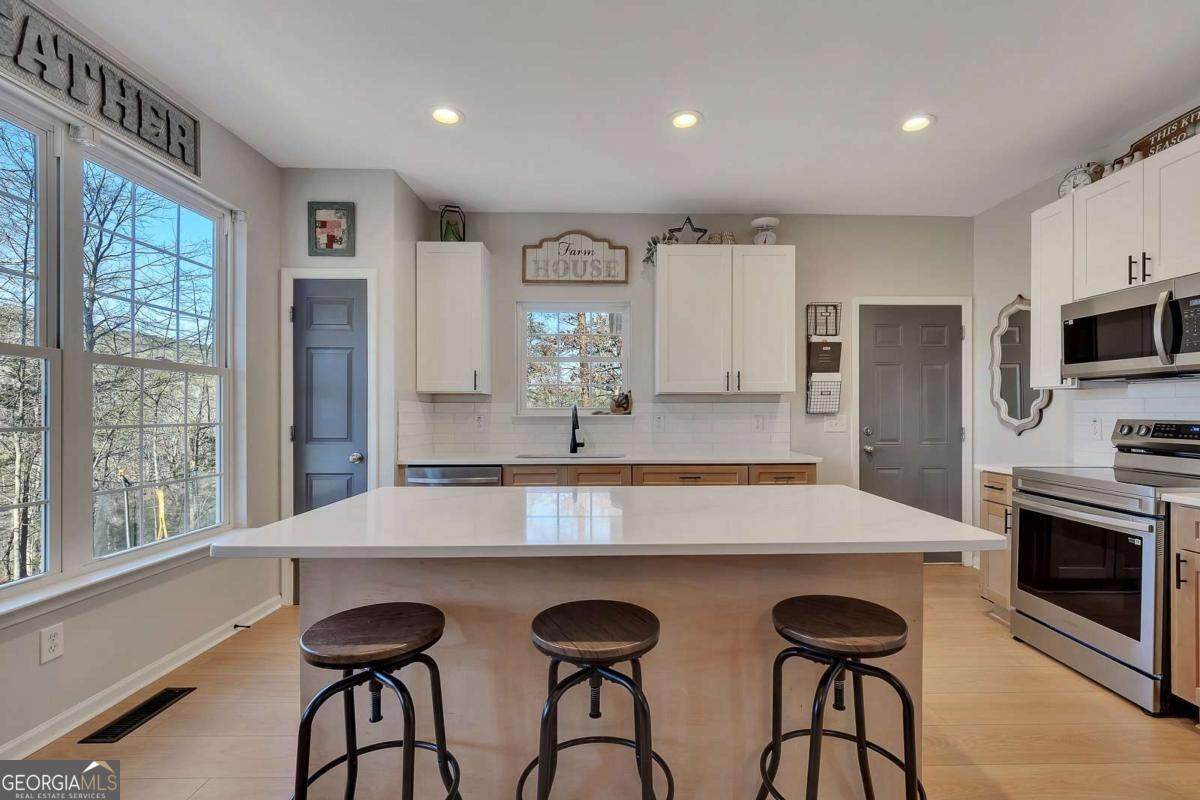 105 Pinebrook Drive - Photo 1