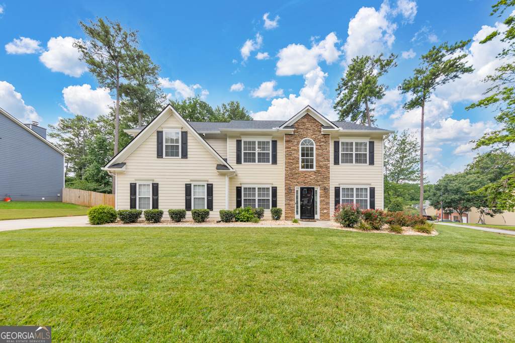 221 Courtland Oaks Drive - Photo 1