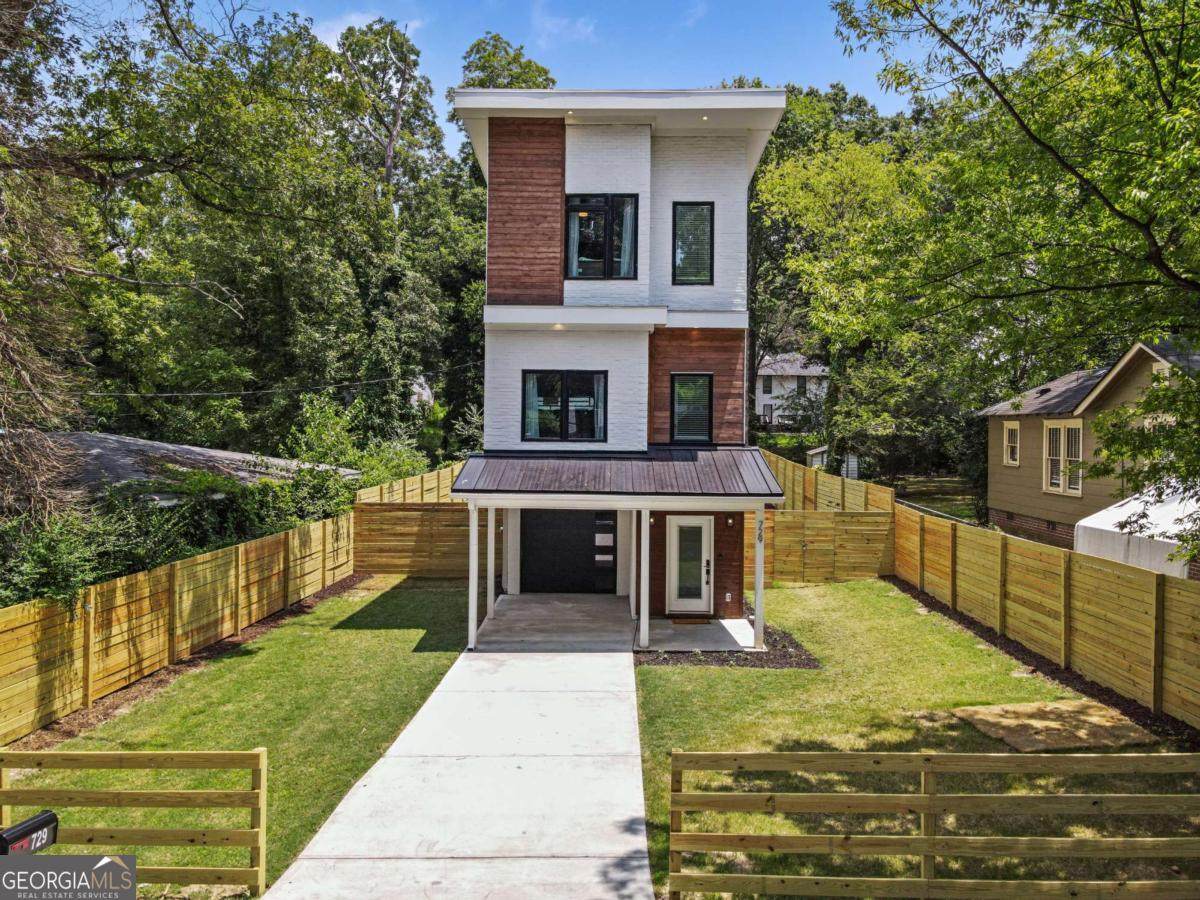 729 Emily Place - Photo 1
