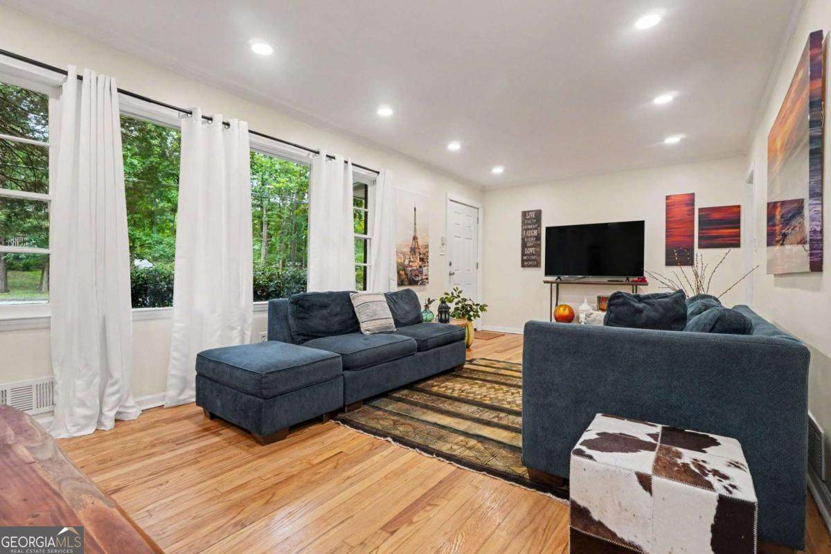 1657 Mcclelland Avenue - Photo 1