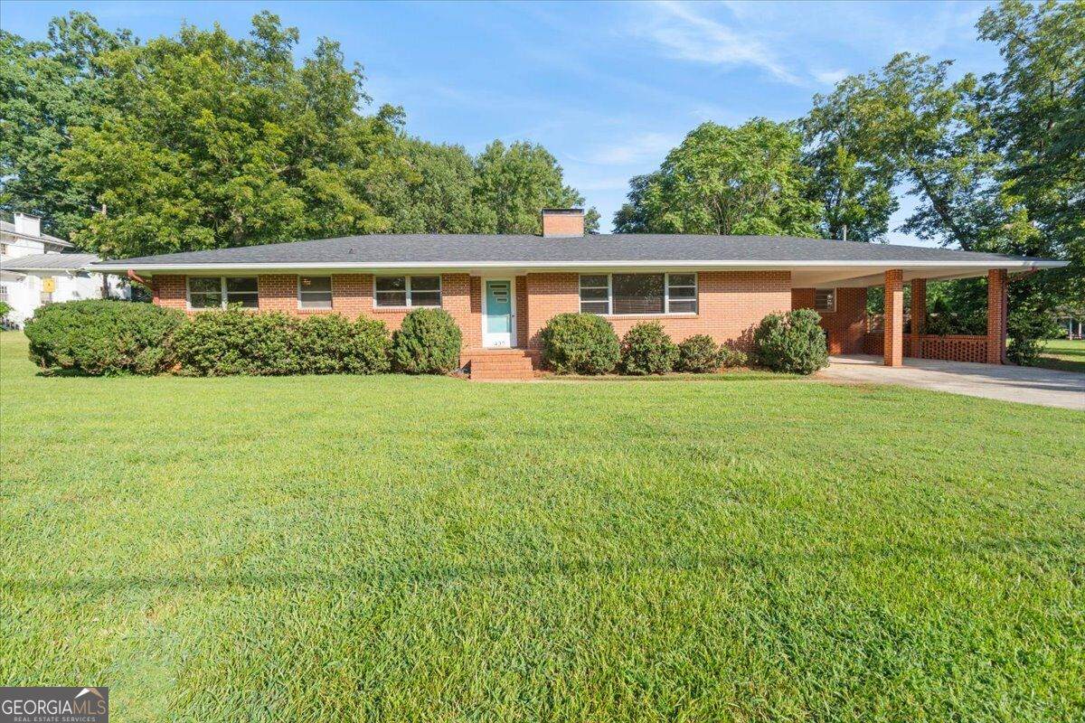437 Pine Street - Photo 1