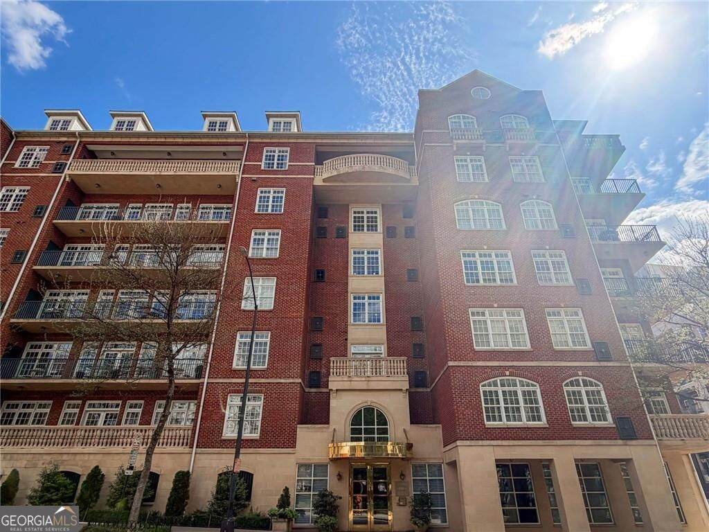 77 Peachtree Place - Photo 1