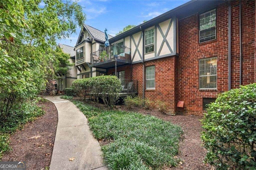 6851 Roswell Road - Photo 1