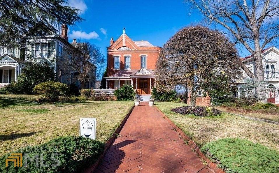 275 College Street - Photo 1
