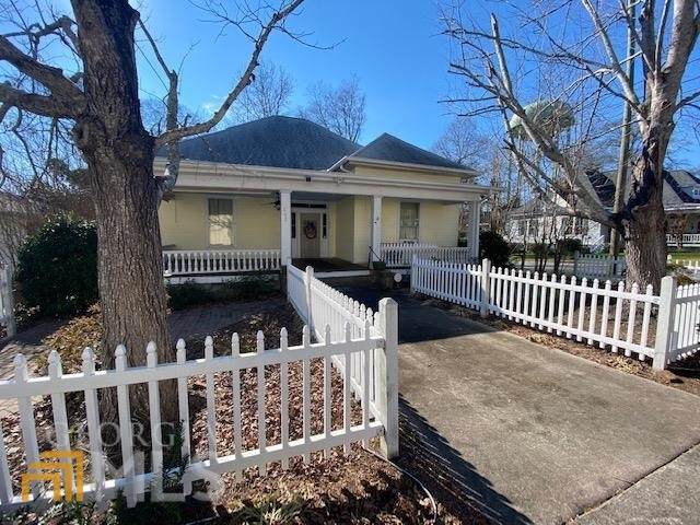 202 Edwards St - Photo 1