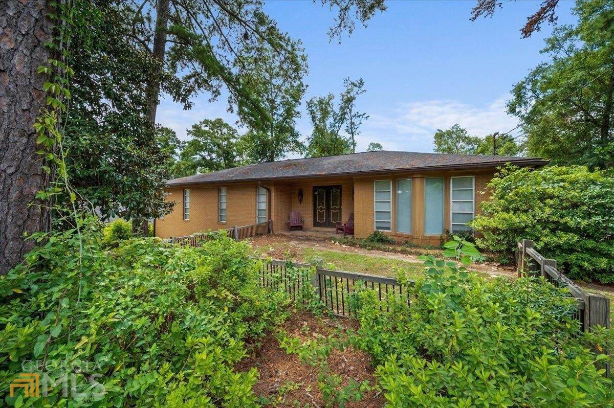 2988 Claridge Court - Photo 1