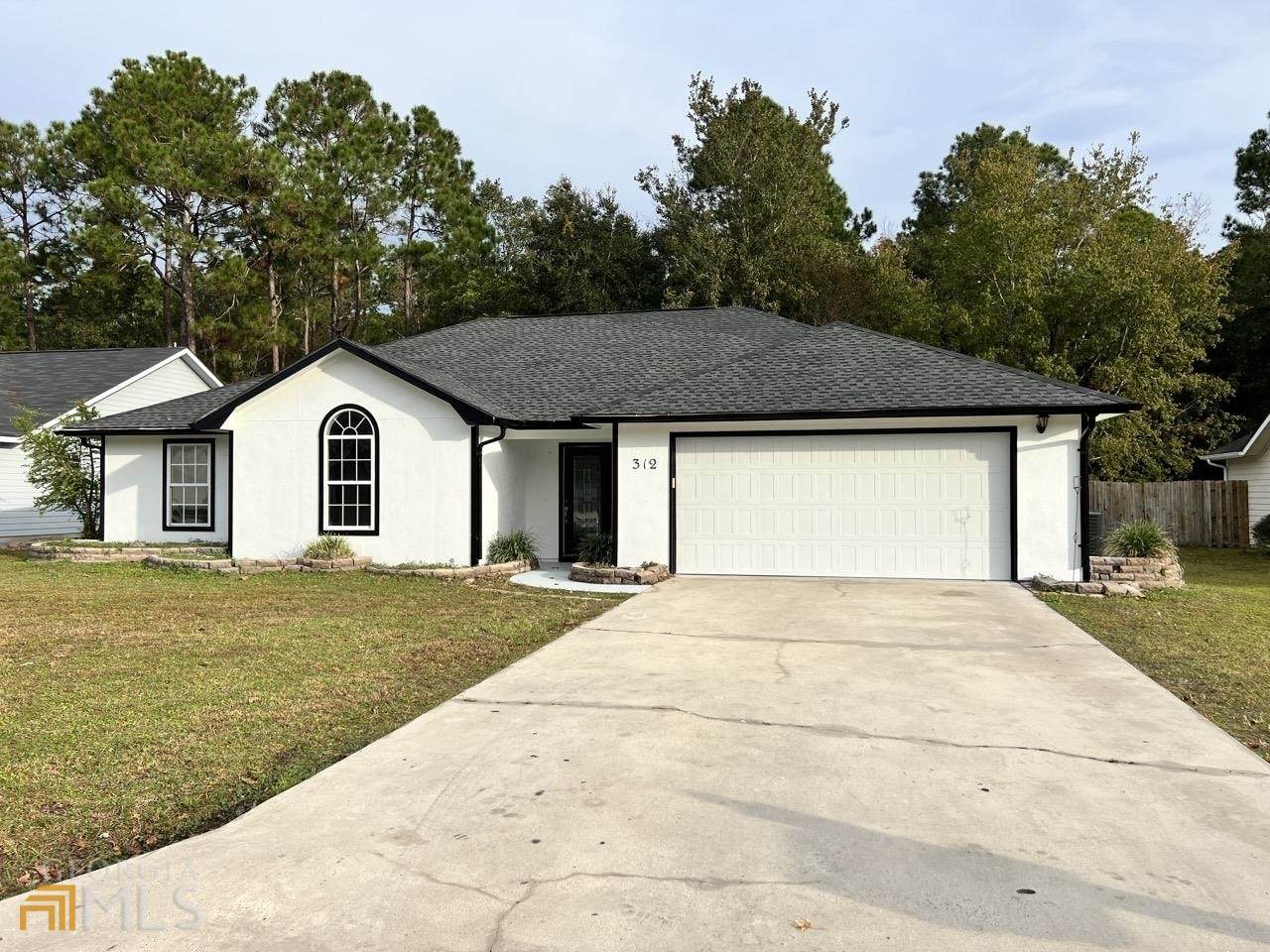 312 Lake Forest - Photo 1