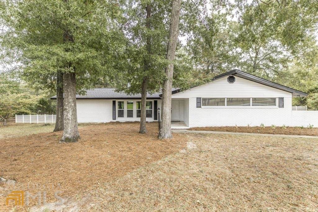 202 Heritage Drive - Photo 1