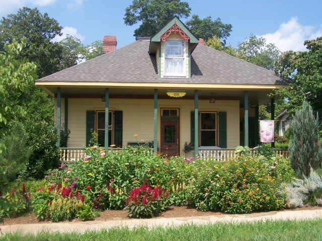 105 Ben Hill St - Photo 1
