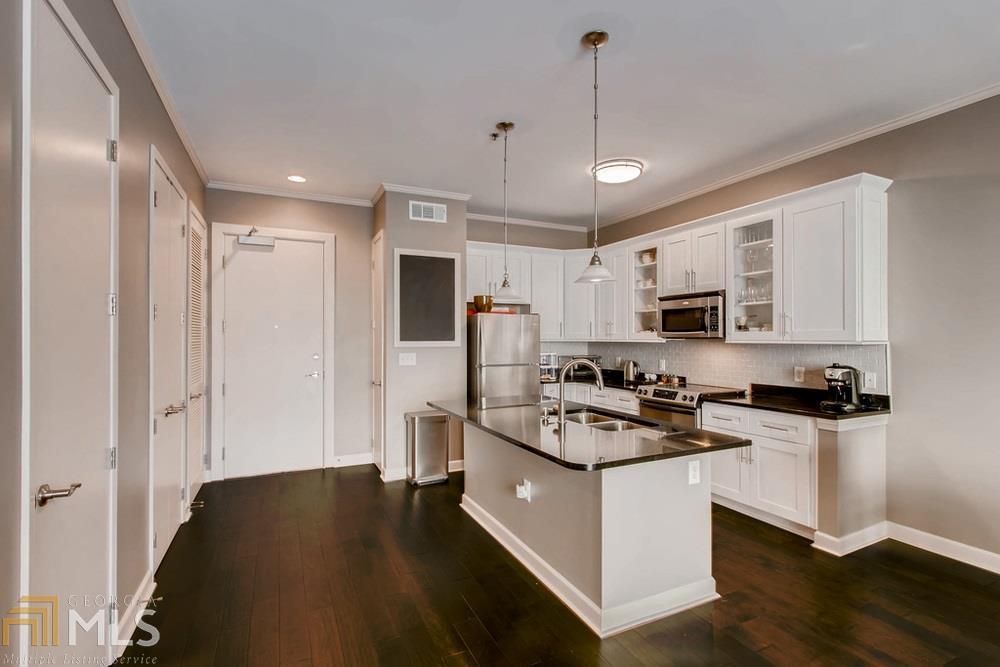 711 Cosmopolitan Dr - Photo 1