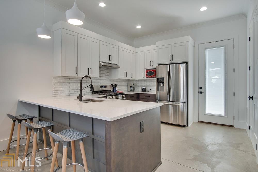 1840 Dekalb Ave - Photo 1