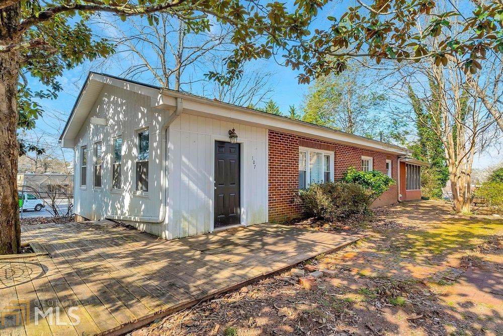 107 Adam St - Photo 1